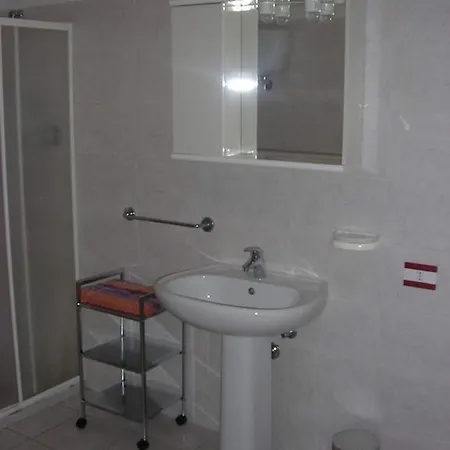 Appartement 2 *
